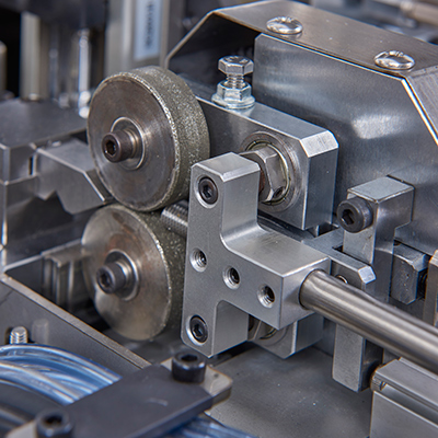 換電線時(shí)：無需機(jī)械調(diào)整的送線機(jī)構(gòu)