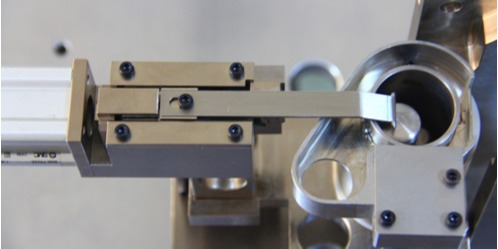 全自動裁線沾錫機(jī)在操作過程中需要注意哪些事項